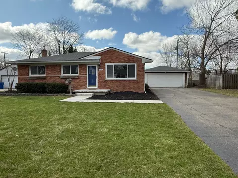 6035 Graper Dr, Waterford, MI 48329