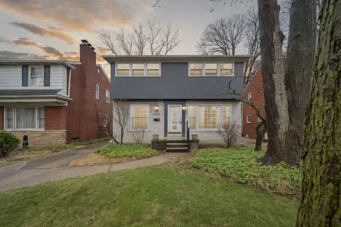 1955 Severn Rd, Grosse Pointe Woods, MI 48236