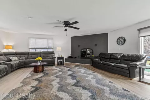 30949 Charles St, Romulus, MI 48174