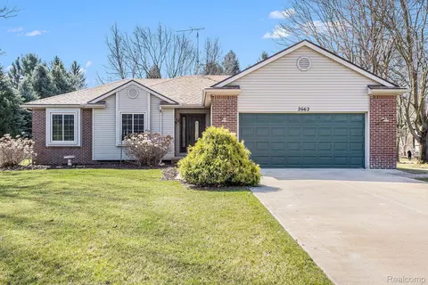 2662 Sandwedge Ln, Pinckney, MI 48169