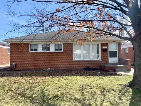24286 Roxana Ave, Eastpointe, MI 48021