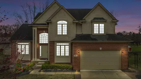 170 Liza Ln, Commerce, MI 48382