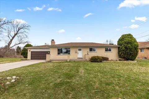 275 Clinton River Dr, Mount Clemens, MI 48043