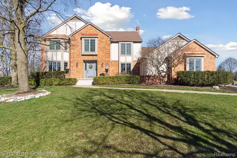 565 Tally Ho Crt Ct, Bloomfield Hills, MI 48304