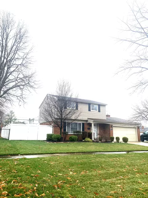 8837 Hubbard St, Livonia, MI 48150