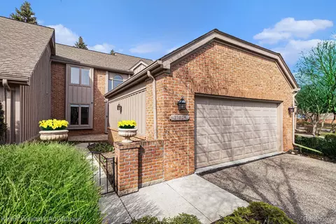 37614 Amber Dr, Farmington Hills, MI 48331