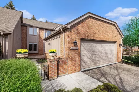 37614 Amber Dr, Farmington Hills, MI 48331
