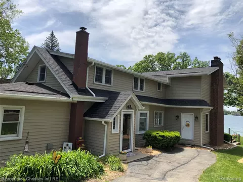 1555 Eason, Waterford, MI 48328