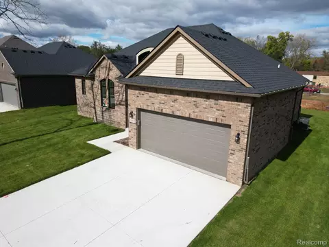 21812 Duns Scotus St #7, Southfield, MI 48075