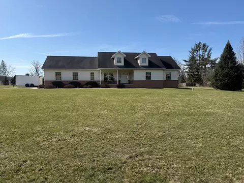 7975 Colleen Dr, Handy, MI 48836