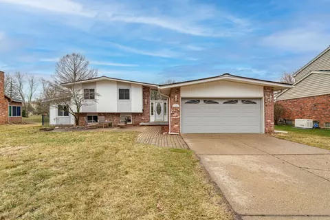 16303 Parklane St, Livonia, MI 48154