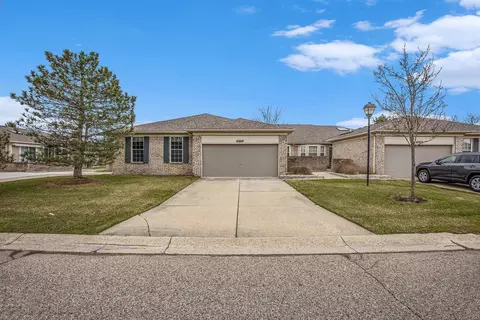 18148 Port Salem Dr, Macomb, MI 48044