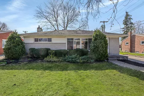 9030 Texas St, Livonia, MI 48150