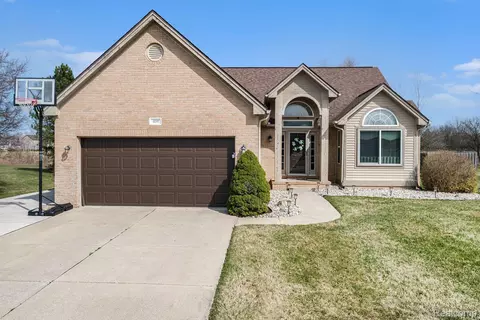 4181 Maplewood Meadows Ave, Grand Blanc, MI 48439