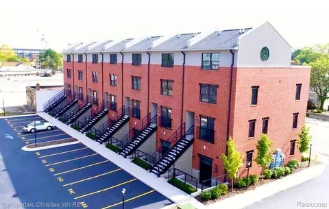 620 W 11 Mile Rd, Royal Oak, MI 48067
