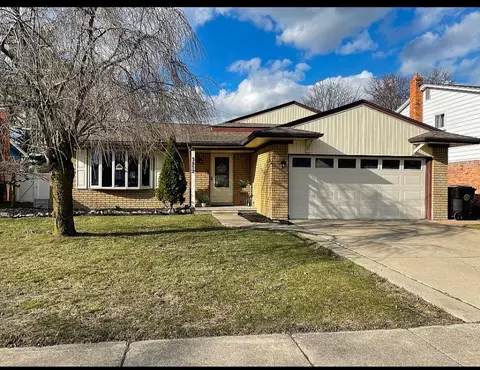 3852 Pare Ln, Trenton, MI 48183