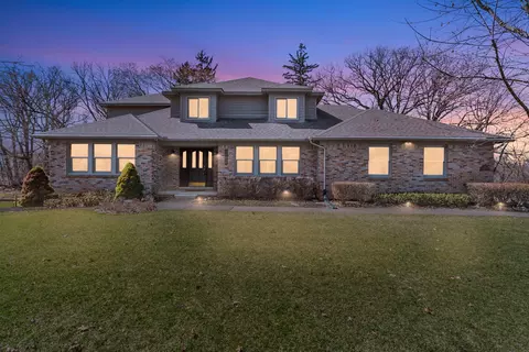 10076 Aylebury Dr, Green Oak, MI 48178