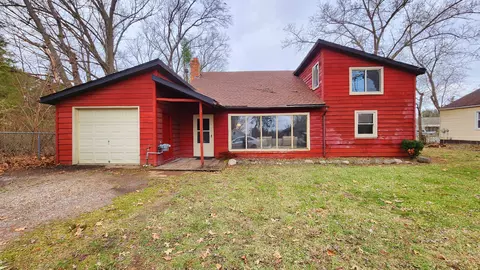 3703 Lancaster Dr, Pinckney, MI 48169