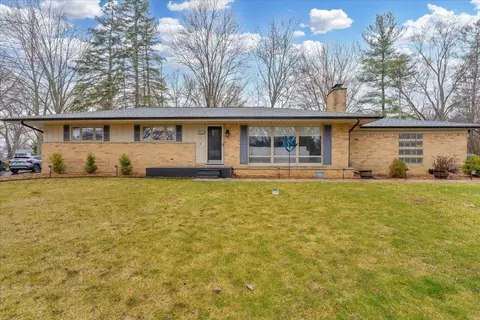 28095 Hawberry Rd, Farmington Hills, MI 48331
