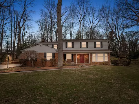 1870 Campus Ct, Rochester Hills, MI 48309