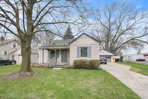 7545 Crissman St, Utica, MI 48317
