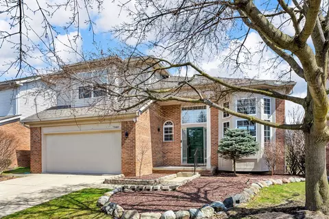 3087 Silverbrook Dr, Oakland, MI 48306