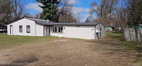 140 Starling St, Commerce, MI 48382