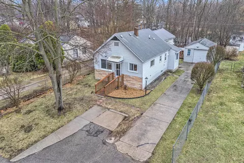 5533 Eldridge Dr, Waterford, MI 48327