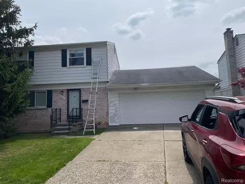 31515 Bridge St, Garden City, MI 48135