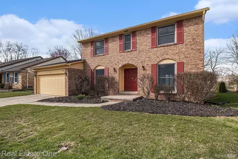 5388 Orchard Crest Dr, Troy, MI 48085
