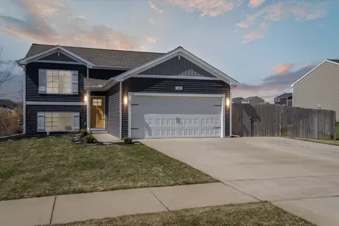 199 Sweet Meadow Dr, Kent City, MI 49330