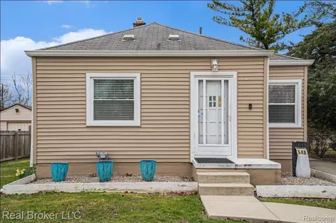 540 E Chesterfield St, Ferndale, MI 48220
