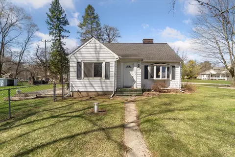 10410 Livingston St, Hamburg, MI 48139