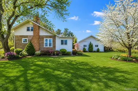 3920 W Ellsworth Rd, Lodi, MI 48103