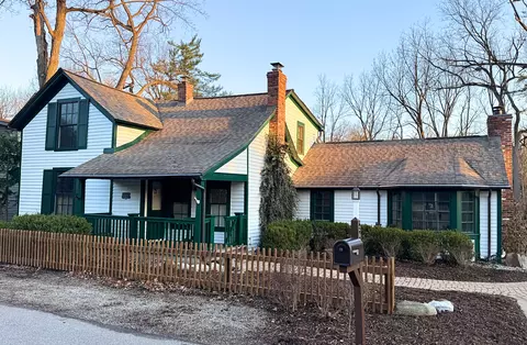 26111 Carol Ave, Franklin, MI 48025