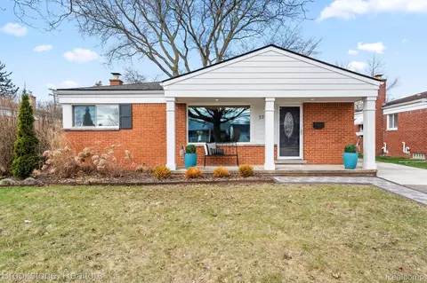 3713 Mark Orr Rd, Royal Oak, MI 48073