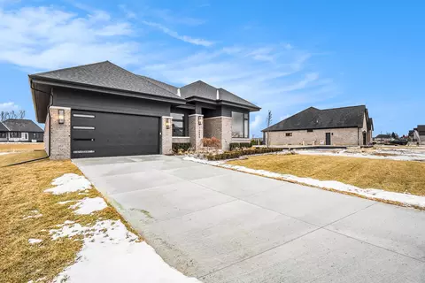 13885 Quail View Dr, Washington, MI 48094
