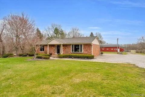 25060 Milford Rd, Lyon, MI 48178