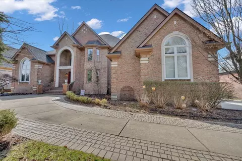 4952 Brookside Ln, Washington, MI 48094