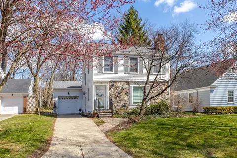 4 Duxbury Ln, Dearborn, MI 48120