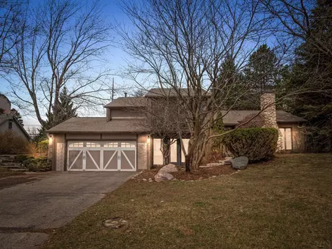 2520 Meadowview, Rochester Hills, MI 48306