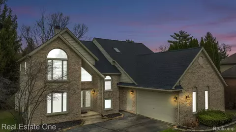 6246 Lindsay Crt Ct, West Bloomfield, MI 48324