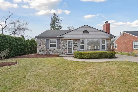 15509 Buckingham Ave, Beverly Hills, MI 48025