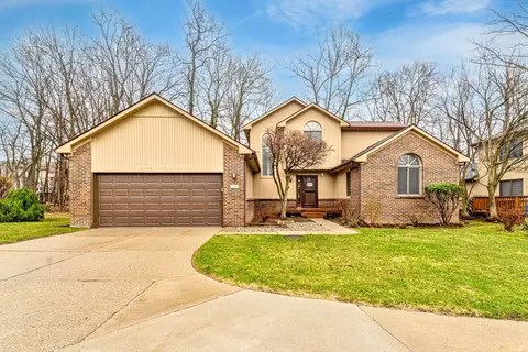 7375 Pepper Crk, West Bloomfield, MI 48322
