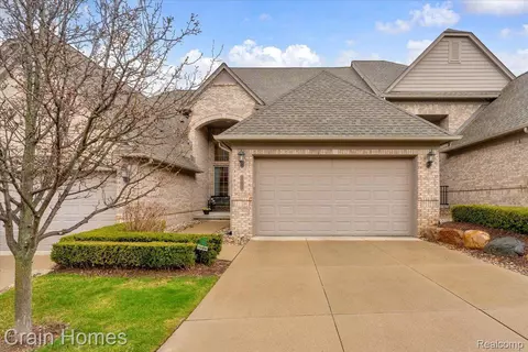 5808 Knob Hill Cir, Independence, MI 48348