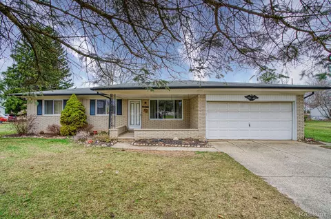 1821 Abbotsford Dr, Troy, MI 48085