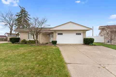 3341 Hickory Ct, Trenton, MI 48183