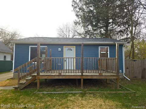 4912 Pleasant Grove Rd, Lansing, MI 48910
