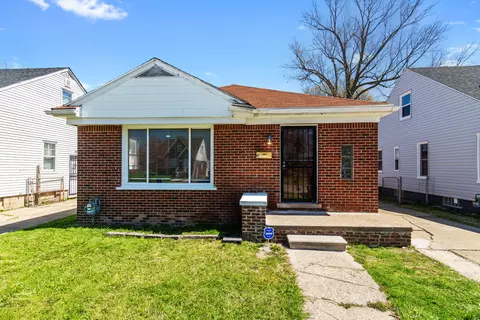 7668 Heyden St, Detroit, MI 48228