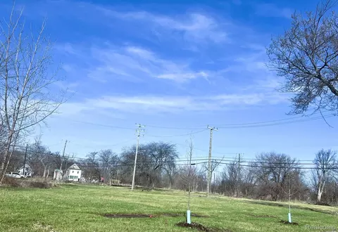 5361 Mitchell St, Detroit, MI 48211